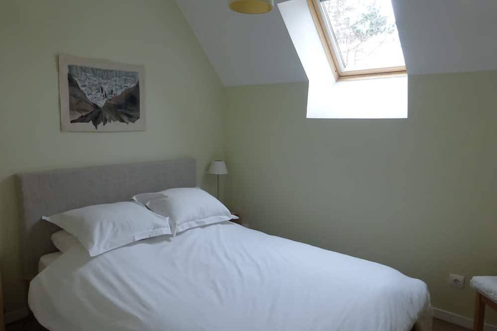 Cottage situated in quiet hamlet deep in countryside but only 10km from the sea. in La Pernelle, Région de Cherbourg