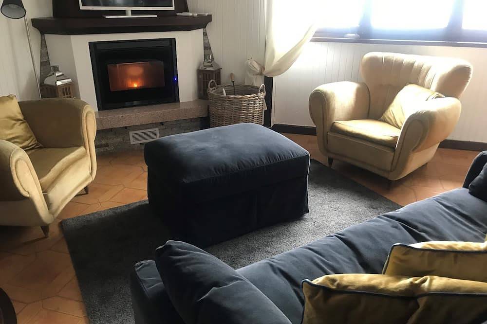 La Playa villa met privéstrand in Pettenasco, Gemeente Pettenasco