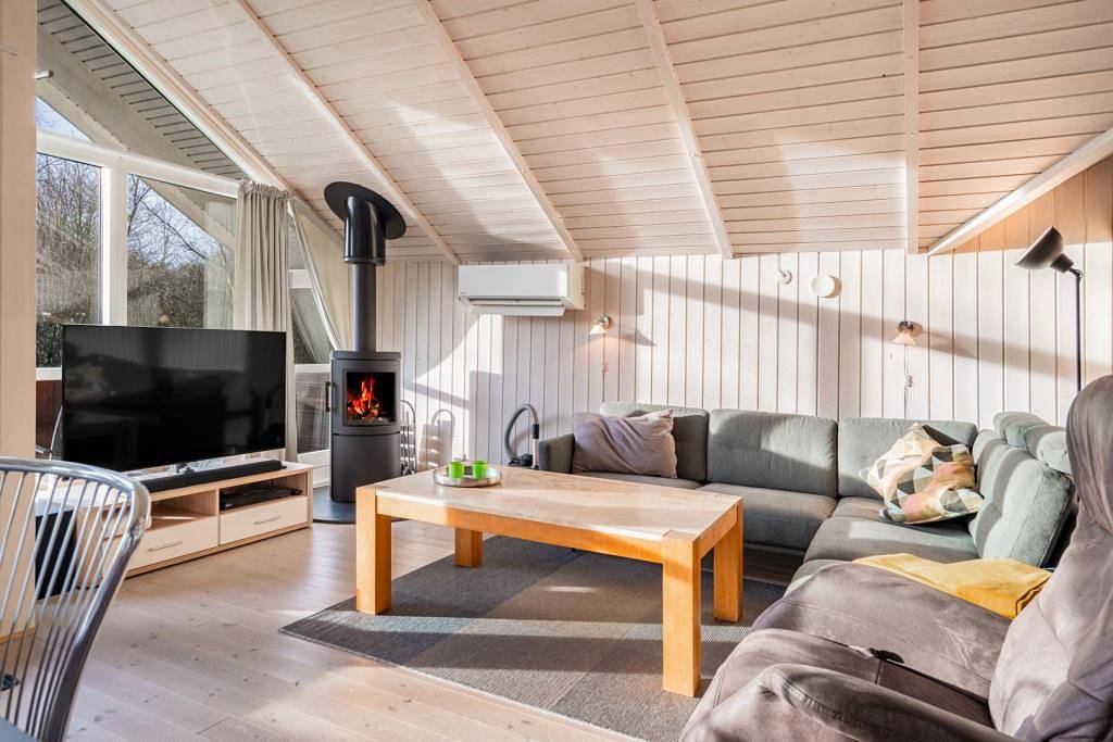Fasanvænget 8 – Sommerhus med sauna, spa og brændeovn i Bork Havn in Bork Havn, Ringkøbing Fjord