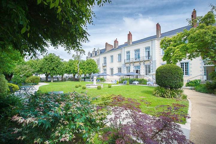 Hôtel pour 2 personnes, avec Terrasse et Jacuzzi ainsi que Jardin et Piscine