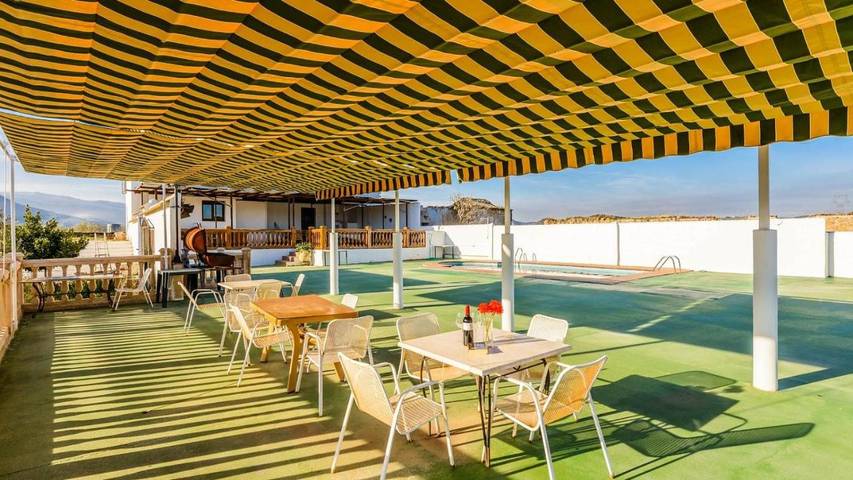 Casa rural para 9 personas, con piscina y jardín en Loja - 3