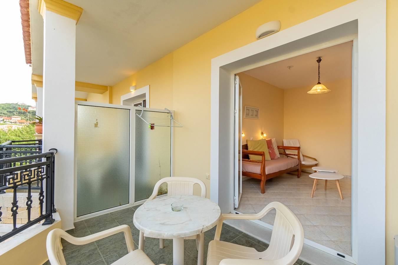 Ferienwohnung in einem Hotel 'Kosmos Studio 7' mit gemeinsamer Terrasse, Wlan und Klimaanlage in Agios Stefanos Avliotes, Arillas
