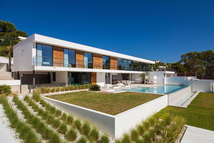 Villa pour 8 personnes, avec Jacuzzi et Terrasse ainsi que Jardin et Piscine