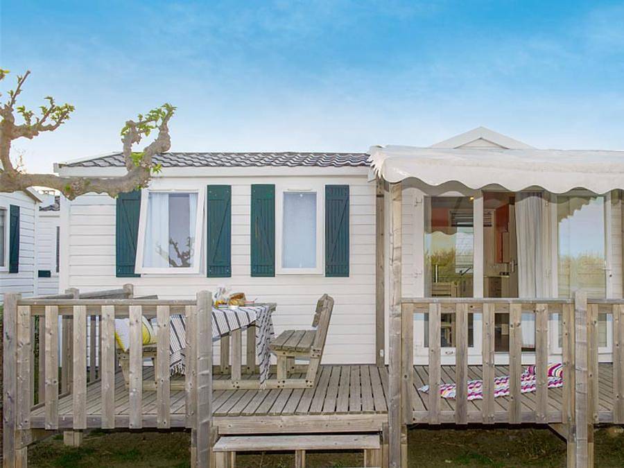 Camping Domaine des Tours - Mobilheim 6 personen - Classic | 3 Schlafz. | 6 Pers. | Erhöhte Terrasse in Saint-Amans-des-Cots, Parc naturel régional de l'Aubrac