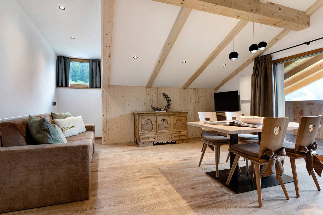 Entire apartment, Apartment 'Fën' with Mountain View, Shared Garden and Wi-Fi in Daunei, Wolkenstein