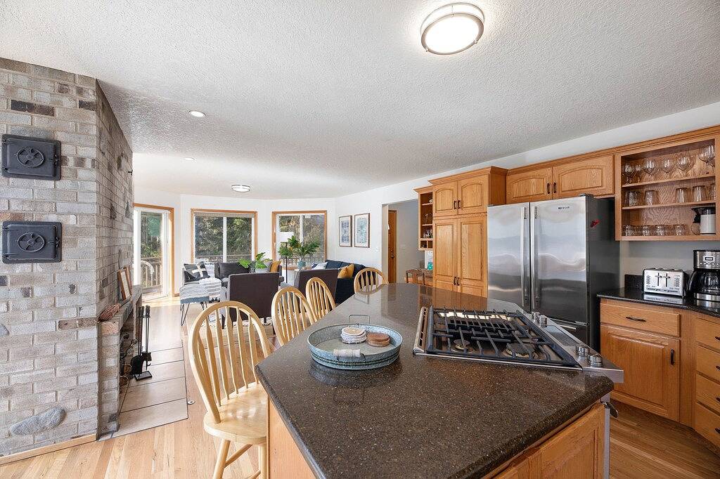 Mt. Hood Riverfront Getaway | Hot Tub | 4Br Chalet on 2 Acres | Pet Friendly in Welches, Mount Hood