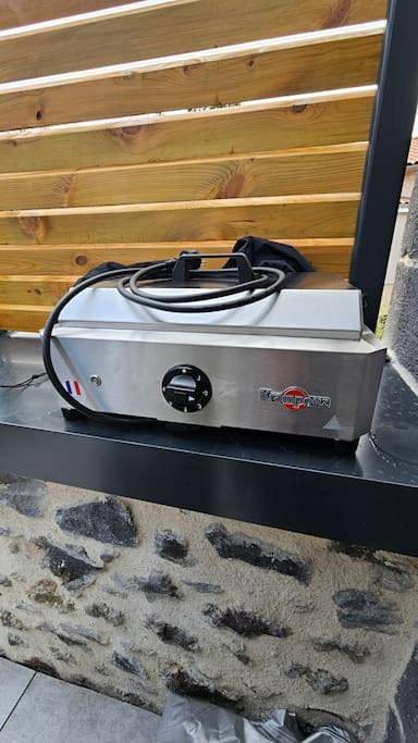 Le Bon'abry #Balnéo#Terrasse#Garage in Orcines, Parc naturel régional des Volcans d'Auvergne
