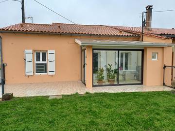Gîte pour 5 personnes, avec terrasse et jardin à Jau-Dignac-et-Loirac