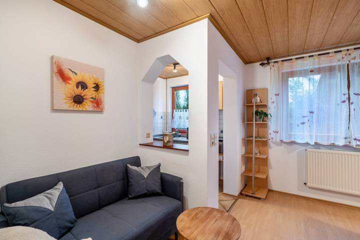 Hel lejlighed, Apartment 'Am Rain' with Private Terrace, Garden, and Wi-Fi in Weisenbach, Nord Sortskoven