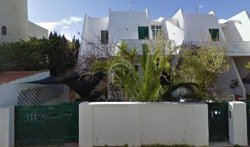 Location de vacances pour 9 personnes, avec Balcon et Terrasse ainsi que Jardin et Vue à Baia Verde