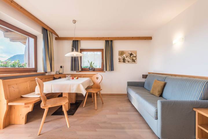 Ganze Wohnung, Ferienwohnung "Kristiania Typ A2" mit Bergblick, Sauna, Balkon & Garten in Seis am Schlern, Kastelruth