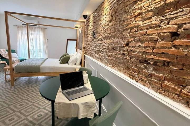 Refined structure in Milazzo, designed to experience an exclusive stay. in Milazzo, Province de Messina