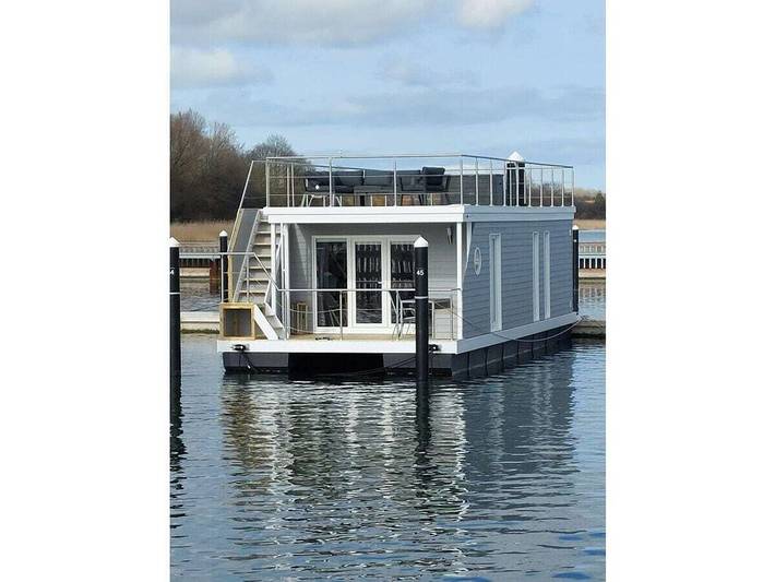 Hausboot für 5 Personen, mit Terrasse in Stralsund