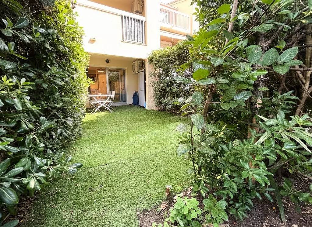 Studio entier, Studio de Charme avec Jardinet Privatif – Cœur du Golfe de Saint-Tropez in Port Cogolin, Cogolin