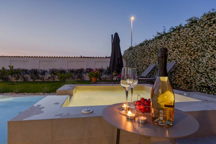 Ferienhaus für 8 Personen, mit Balkon/Terrasse und Garten sowie Pool in Porec und Umgebung - 2
