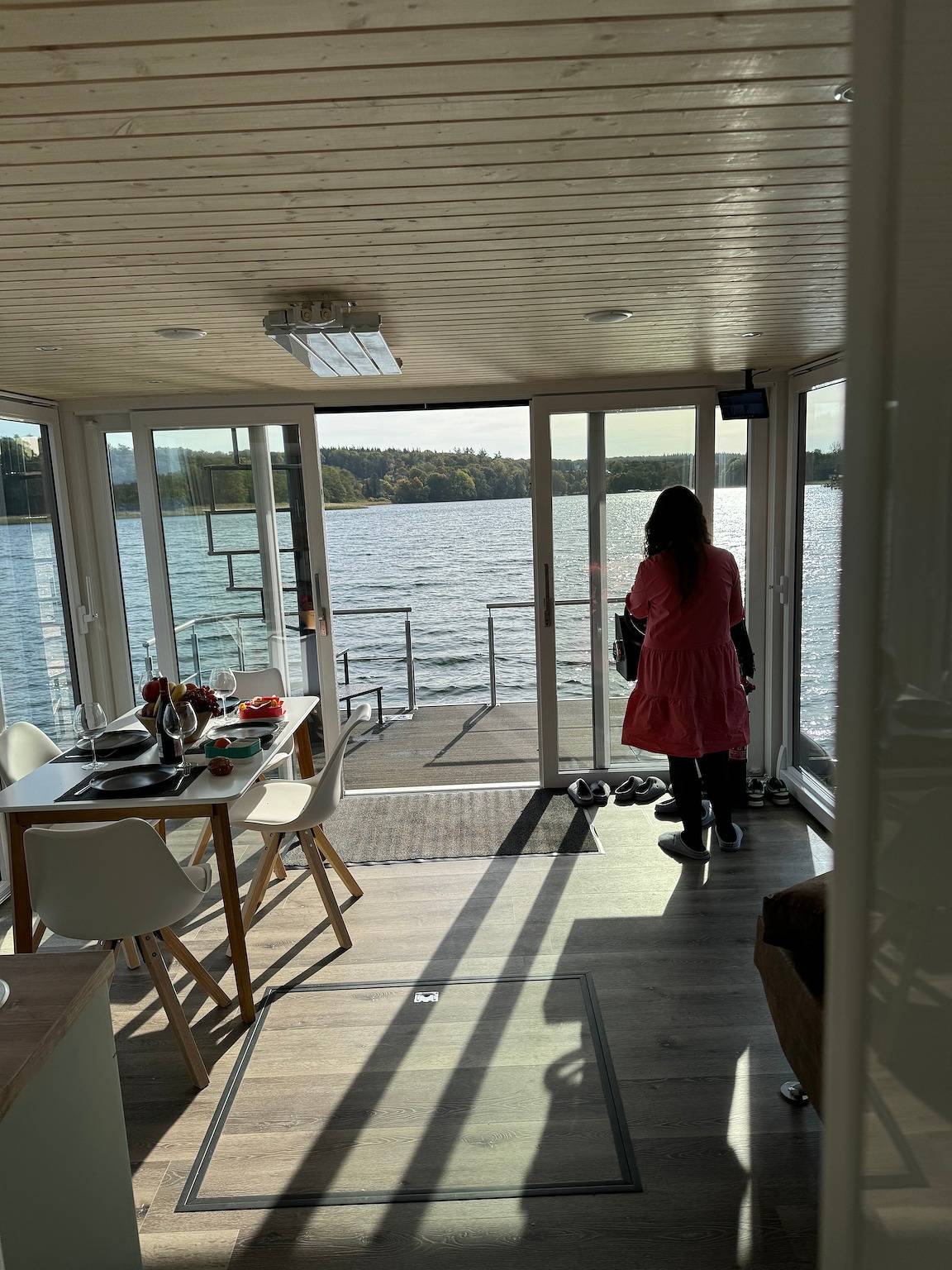 Hausboot 'Kitilou' mit Seeblick, privater Terrasse und Wi-Fi in Flessenow, Lübstorf