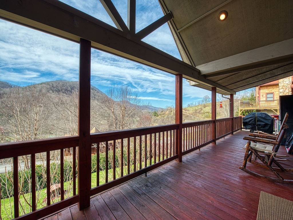 2 Bd 2 Ba Cottage, asphaltierter Zugang, in der Nähe der Stadt, Super Aussicht, Kabel, Wifi, in Maggie Valley, Cataloochee Valley