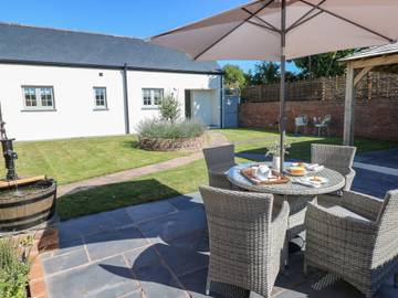 Glamping for 4 People in Pembrokeshire, South-Wales, Photo 1