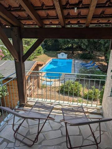 Gîte pour 4 personnes, avec piscine et jardin à Saint-Siffret