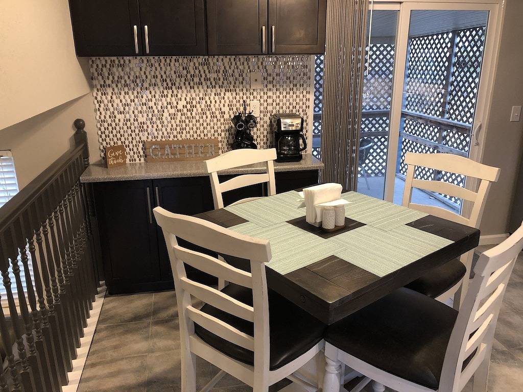 Atemberaubendes, aktualisiertes 3 Br / 2 Ba-Haus in der Nähe der Cherry Creek & Quincy Reservoirs in Centennial, Arapahoe County