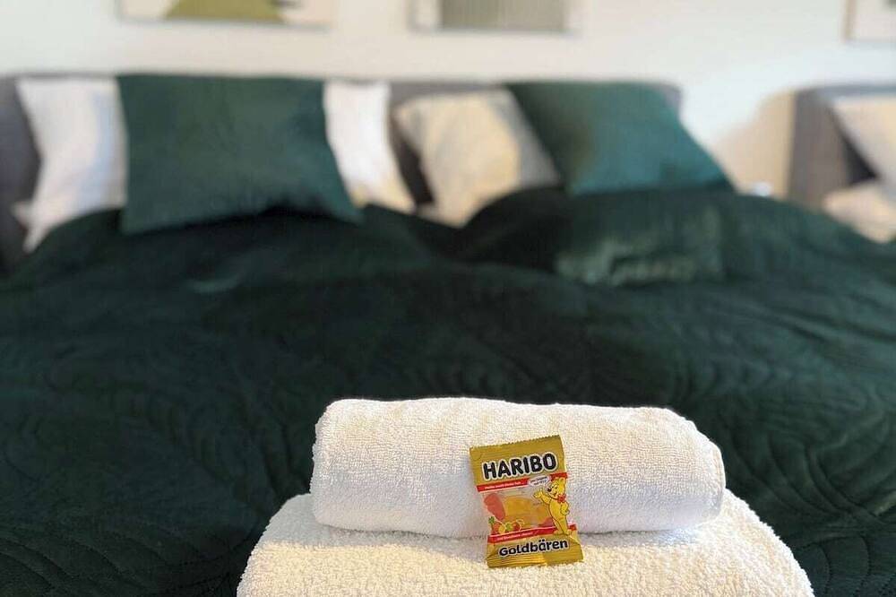 Ganze Wohnung, Großzügiges Apartment am Pulheimer Marktplatz (bis 6 Personen) in Pulheim, Rhein-Erft-Kreis