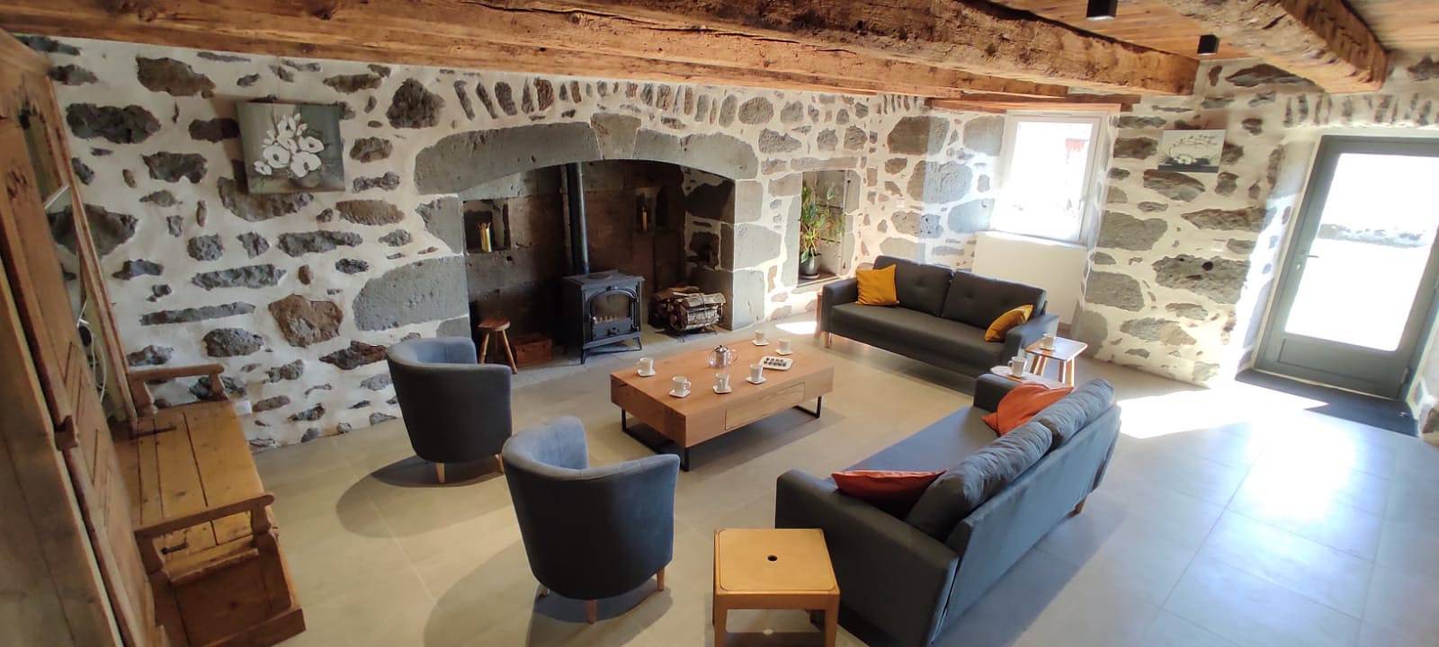 "Les Bouscatels" - Grande maison familiale au pied des montagnes in Valuéjols, Parc naturel régional des Volcans d'Auvergne