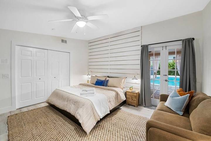 Vacation rental for 8 people, with yard in Oakland Park