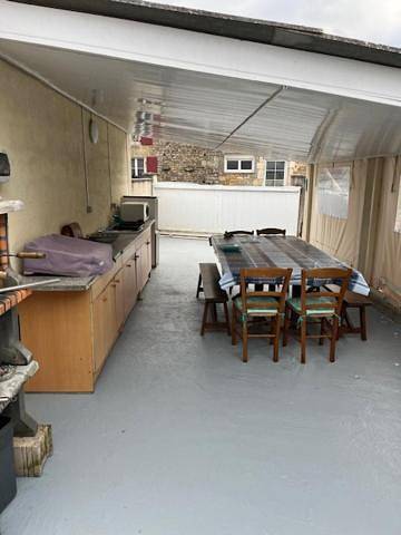 Location de vacances pour 4 personnes, avec terrasse ainsi que vue et piscine à Le Gué-de-Velluire - 4