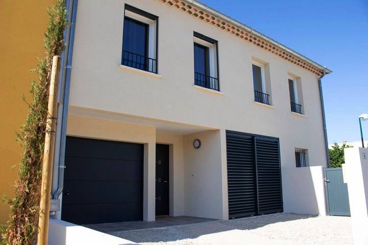 Location de vacances pour 2 personnes, avec Terrasse à La Fare-les-Oliviers