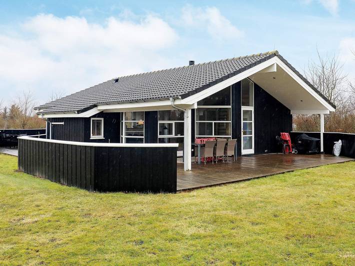 Ferieudlejning for 6 personer, med terrasse og jacuzzi, husdyr tilladt i Nr. Lyngby