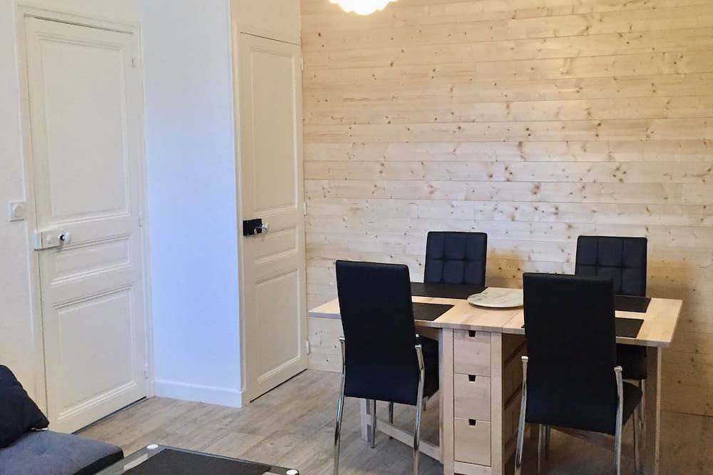 Entire apartment, 2-room apartment 37m2 facing arboretum park, 700m from the spa and 300m from shops in Bagnoles-de-l'Orne, Parc naturel régional Normandie-Maine