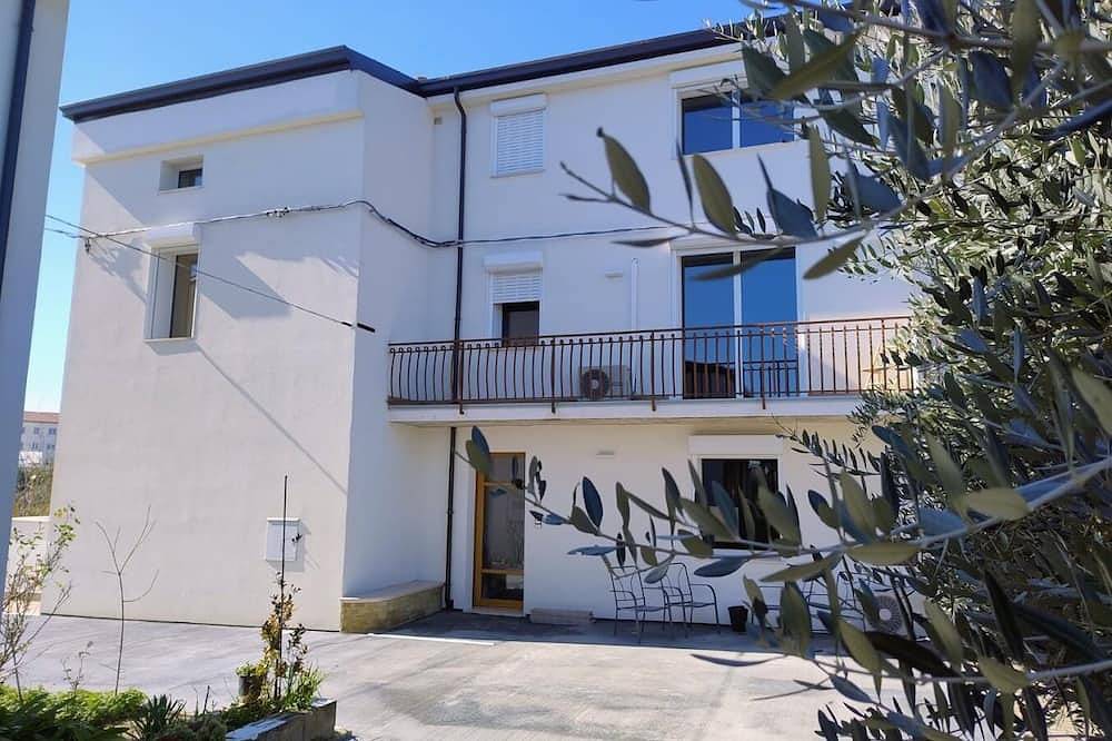 \"Borgo Ragnitill\" Amazing Holiday Home, 15 Guests, Lanciano (Ch) in Lanciano, Provincia de Chieti