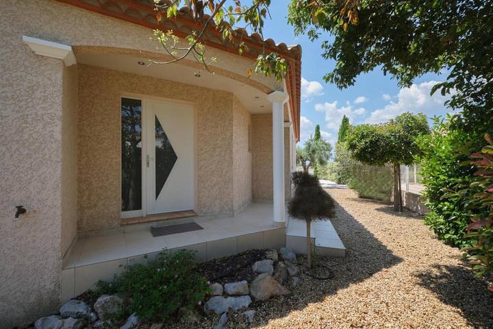 Location de vacances pour 8 personnes, avec vue et terrasse ainsi que jardin et piscine, animaux acceptés à Saint-Hippolyte (Languedoc-Roussillon) - 2