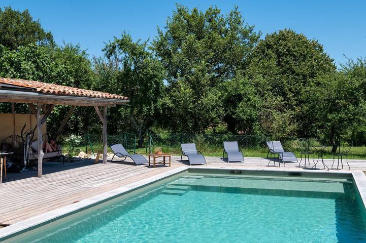 Gîte pour 6 personnes, avec piscine ainsi que terrasse et jardin, animaux acceptés à Gaillac-Toulza