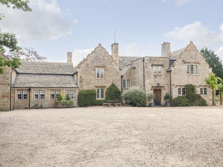 Holiday home for 16 people, with garden in Oxfordshire