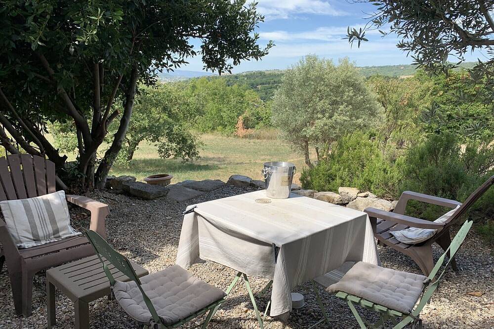 Maisonnette climatisée avec piscine vue dominante sur le Luberon Apt Provence in Apt, Parc naturel régional du Luberon