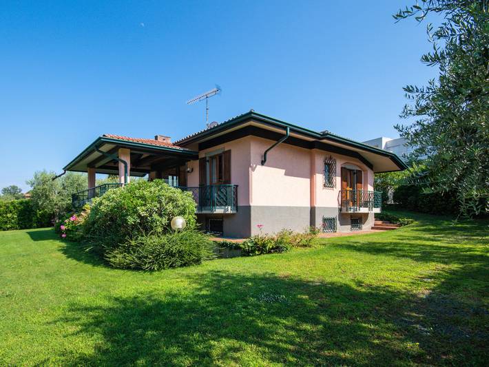 Villa per 9 persone, con Balcone e Giardino nonché Vista lago a San Felice del Benaco