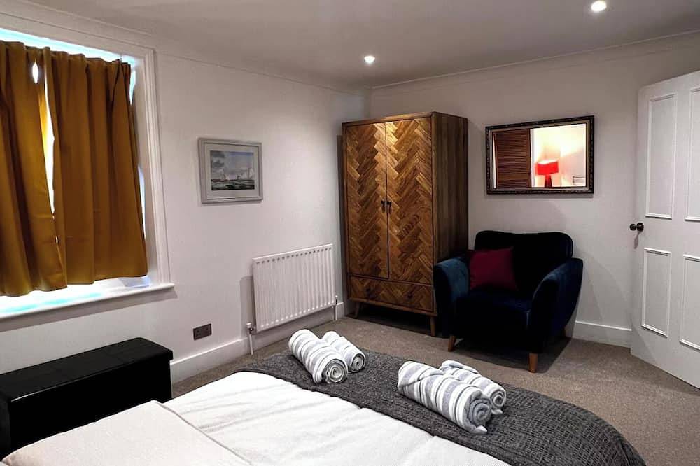 Entire apartment, Sunny Top Floor Hideaway in Eastbourne, East Sussex