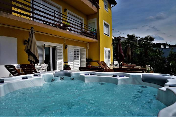 Maison d’hôte pour 4 personnes, avec terrasse ainsi que vue et jardin dans Grad Opatija