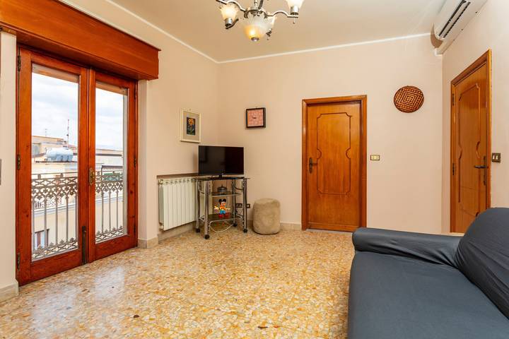 Entire apartment, Le Logge House - Bronte Apartment with Mountain Views in Bronte, Mount Etna