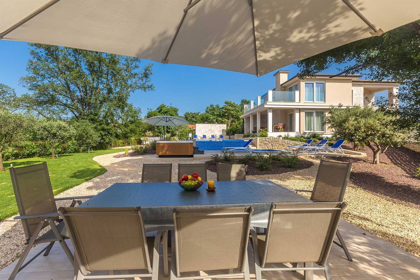 Villa Romantica mit Sauna, Pool und Whirlpool in Malinska-Dubašnica, Krk