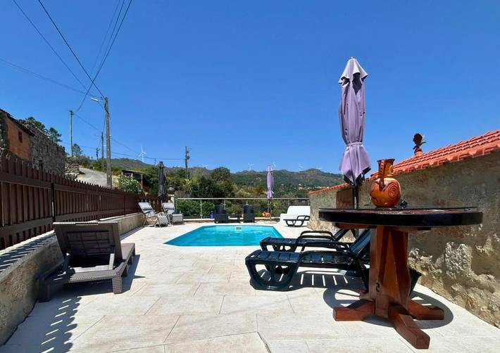 Parc de vacances pour 4 personnes, avec vue ainsi que terrasse et piscine, animaux acceptés dans Tondela - 2