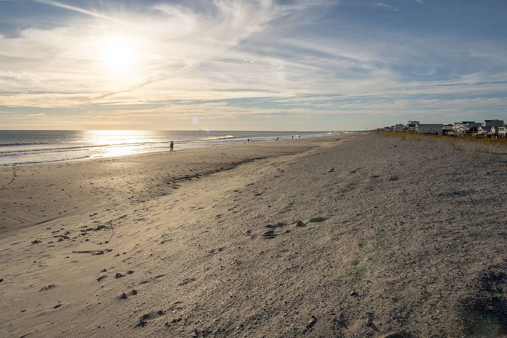 Ganze Wohnung, Beach Please │ 2Br/2Ba w/ 2 K in the heart of Oki! in Oak Island (NC), Brunswick County