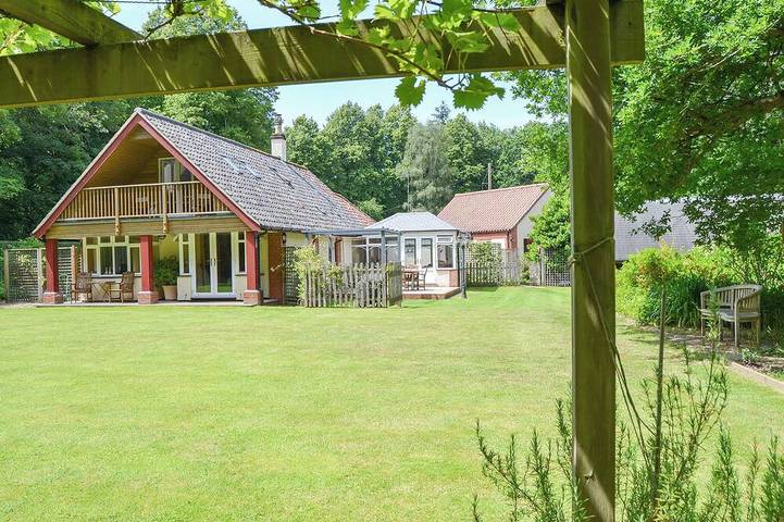 Cottage for 8 people, with garden, with pets in Wroxham