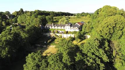 Hôtel pour 2 personnes, avec piscine ainsi que jardin et vue à Varennes-Vauzelles