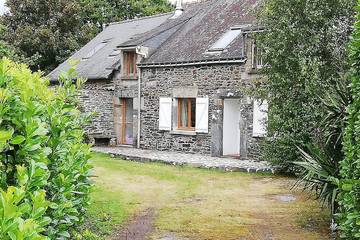 Gîte pour 10 personnes, avec jardin et balcon à Sainte-Brigitte