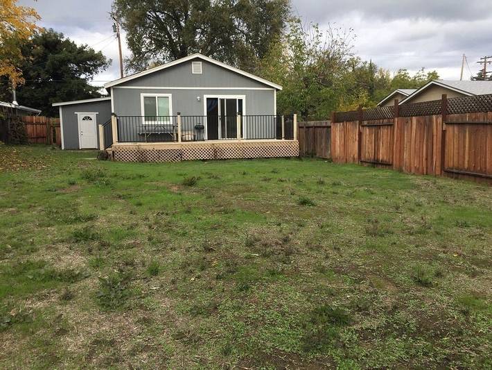 Vacation rental for 8 people, with yard and terrace in Clearlake