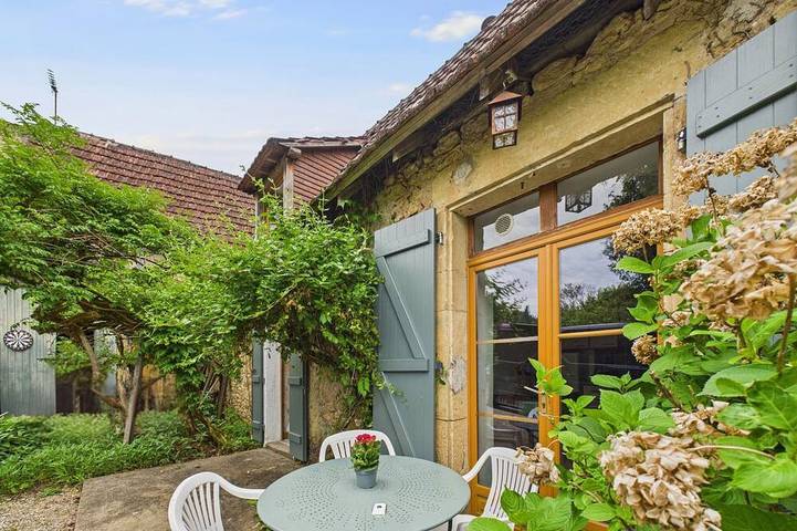 Gîte pour 4 personnes, avec jardin et piscine à Montignac