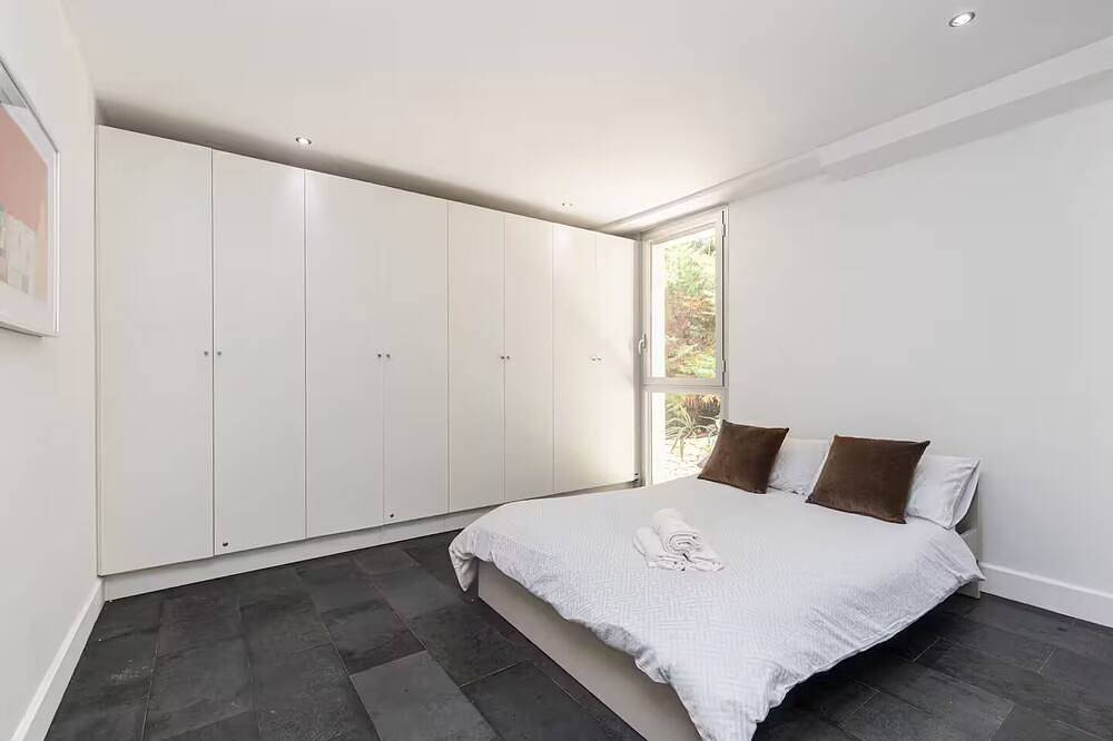 Modern Villa Biot, Entire home in Biot, France in Biot, Cannes region