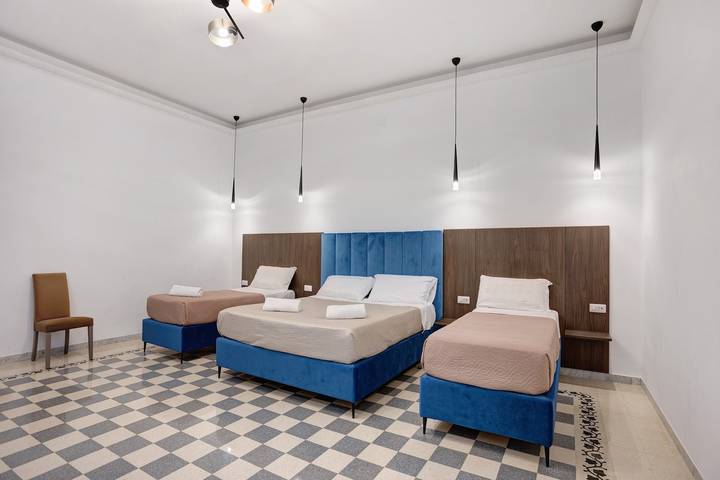 Bed and Breakfast 'Garibaldi Station Rooms - Suite 6Pp' with Wi-Fi and air conditioning